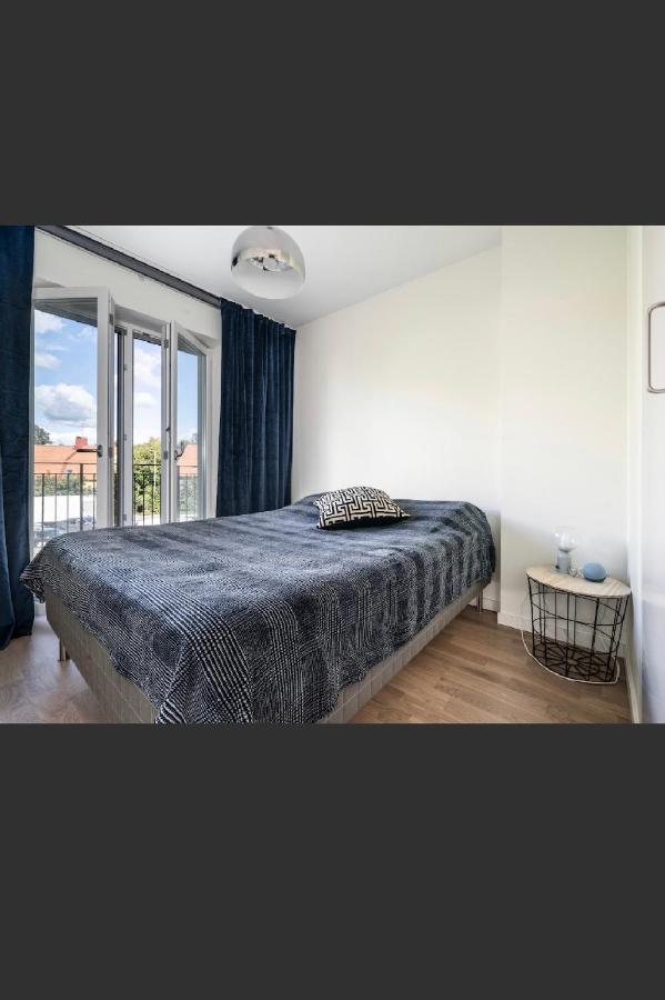 Central Apartment 5Min Drive To The Airport. Stockholm Ngoại thất bức ảnh
